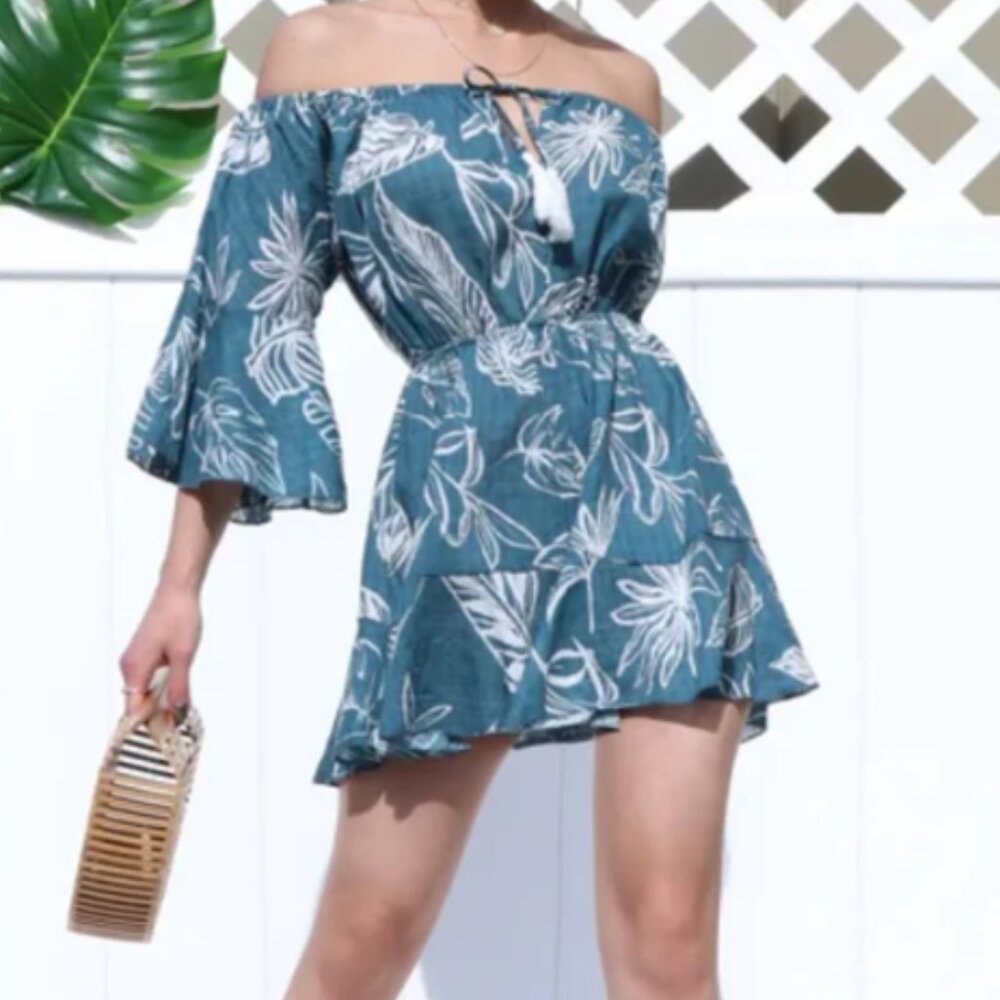 NWT LILLY'S KLOSET TEAL TROPICAL PRINT RUFFLE OFF SHOULDER ROMPER ShORTS SMALL